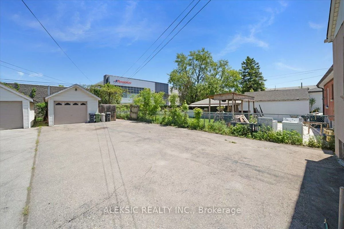 179, Thirtieth, Alderwood, Toronto