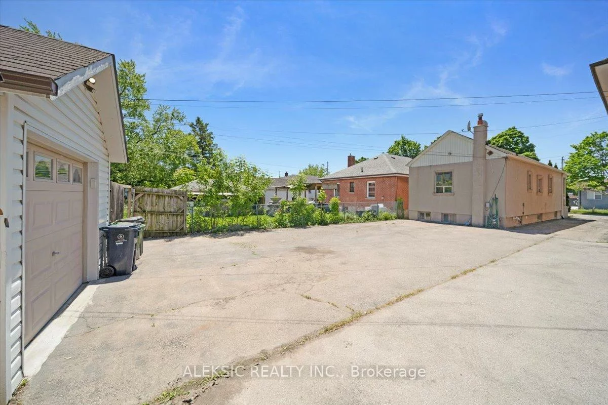 179, Thirtieth, Alderwood, Toronto
