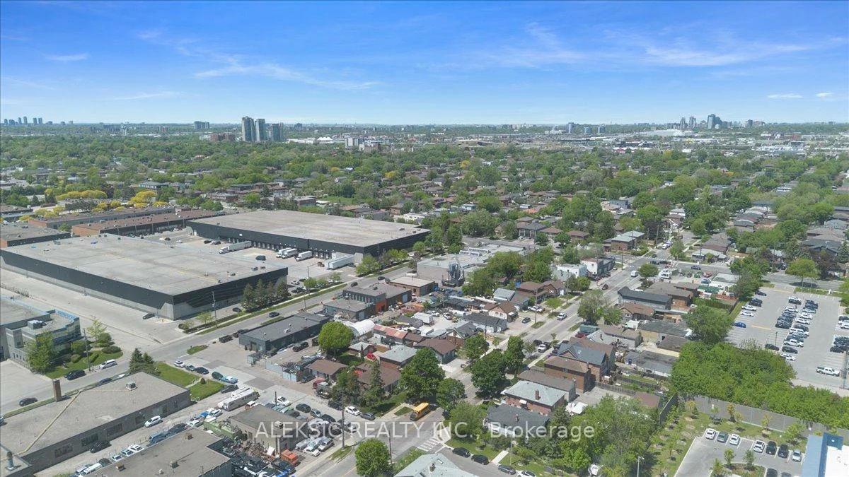 179, Thirtieth, Alderwood, Toronto