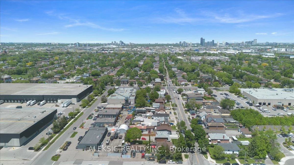 179, Thirtieth, Alderwood, Toronto