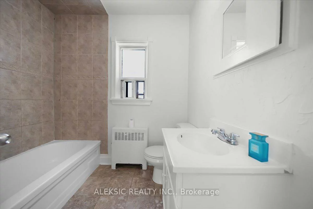 179, Thirtieth, Alderwood, Toronto