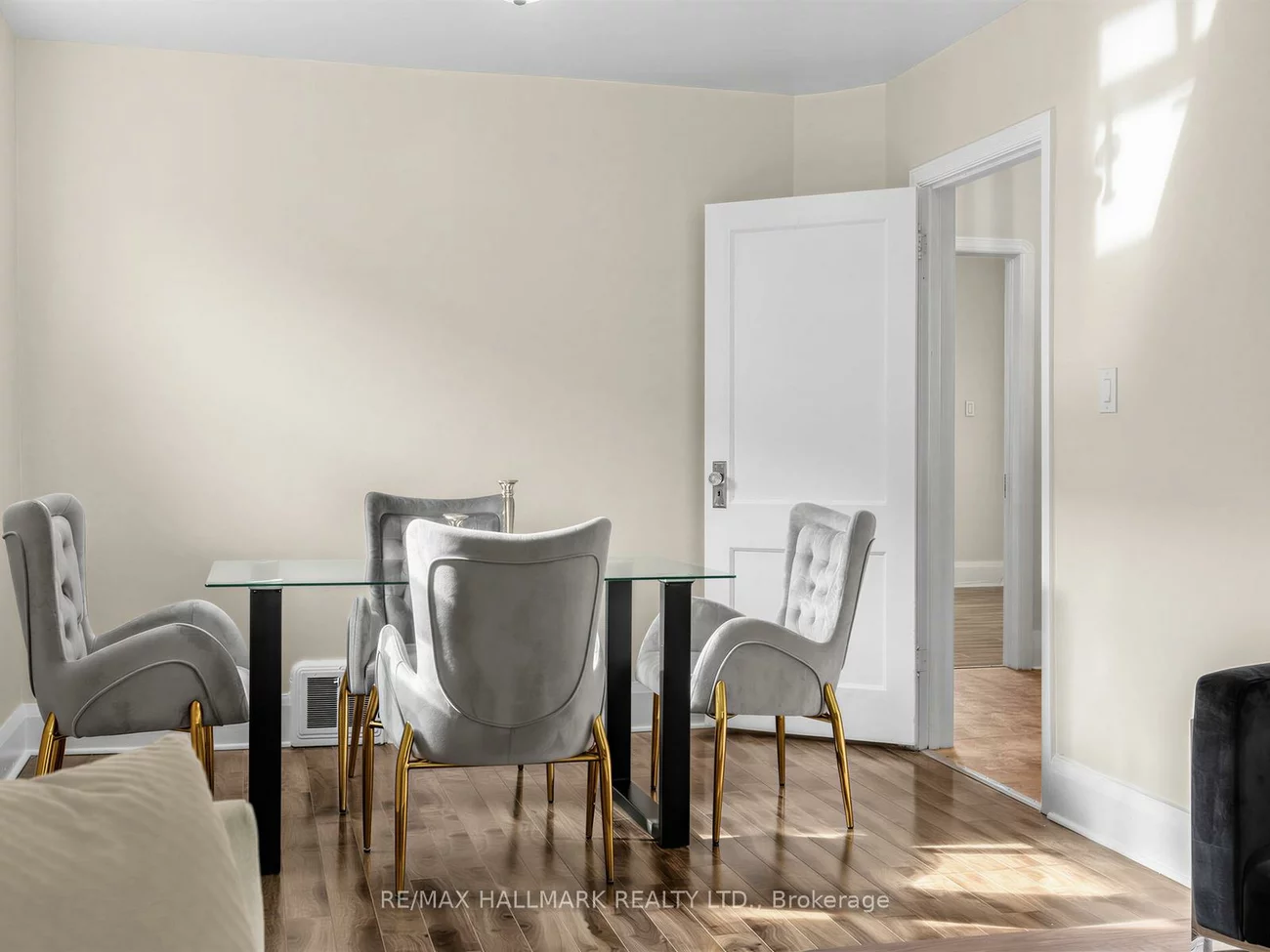 38, Ypres, Keelesdale-Eglinton West, Toronto
