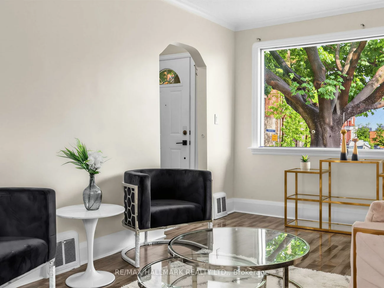 38, Ypres, Keelesdale-Eglinton West, Toronto