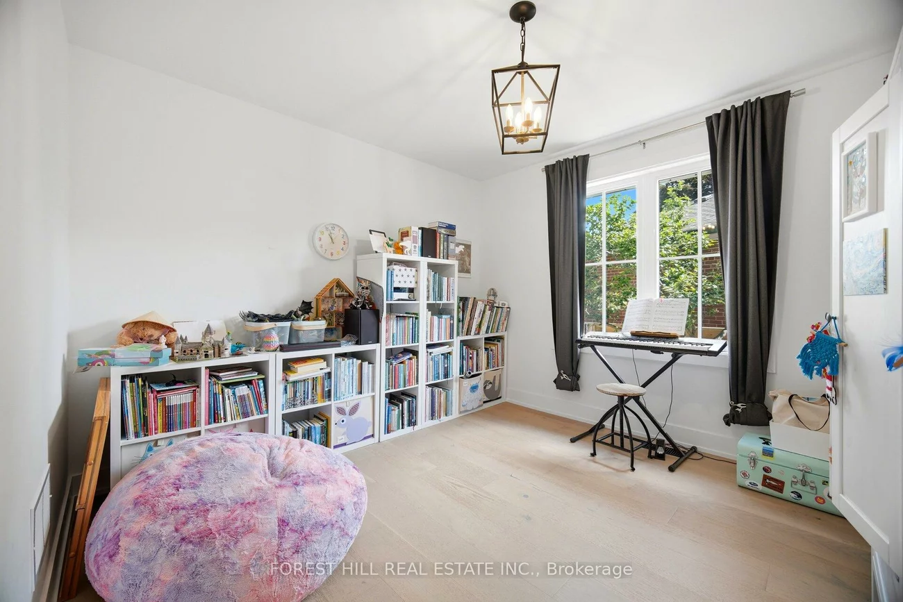 20, Silverhill, Islington-City Centre West, Toronto