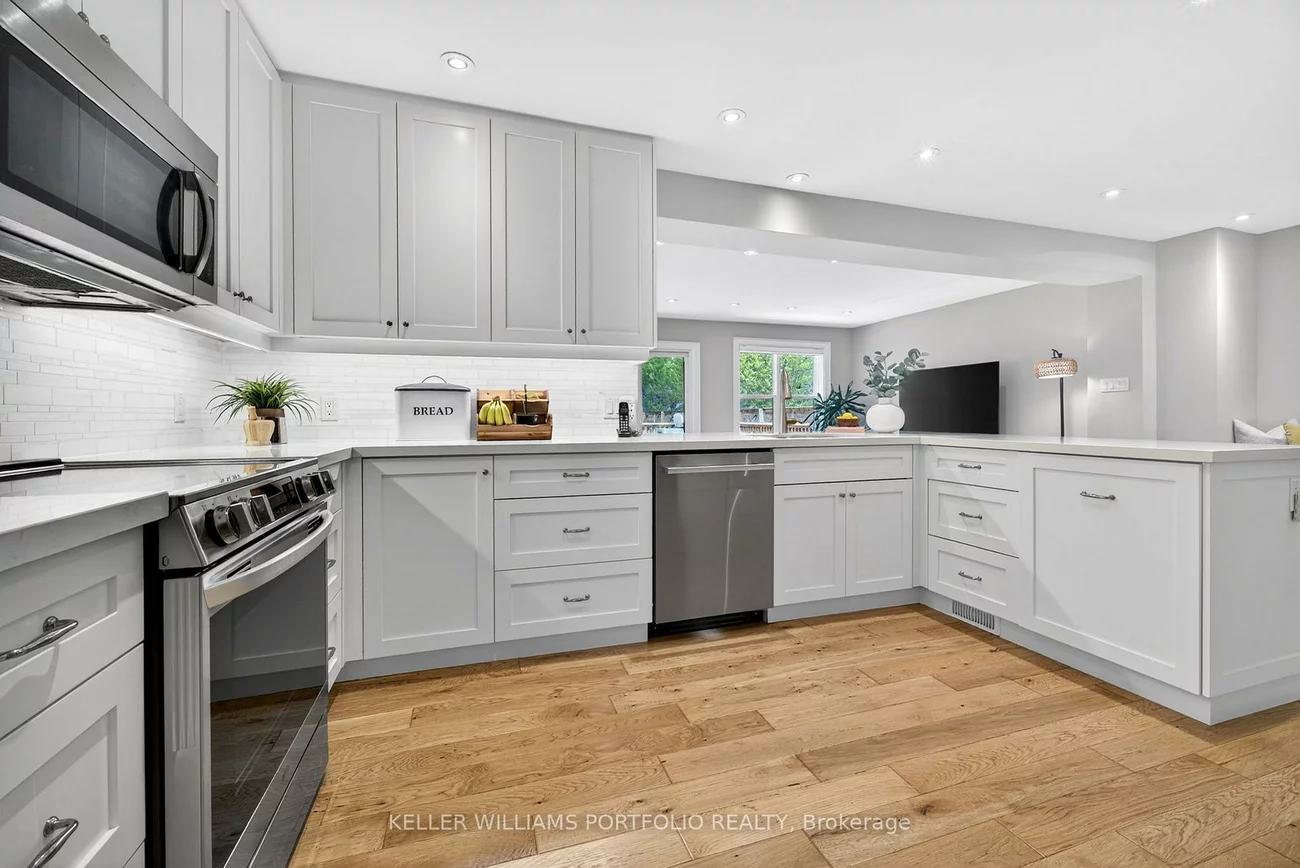 12, Glenaden, Stonegate-Queensway, Toronto