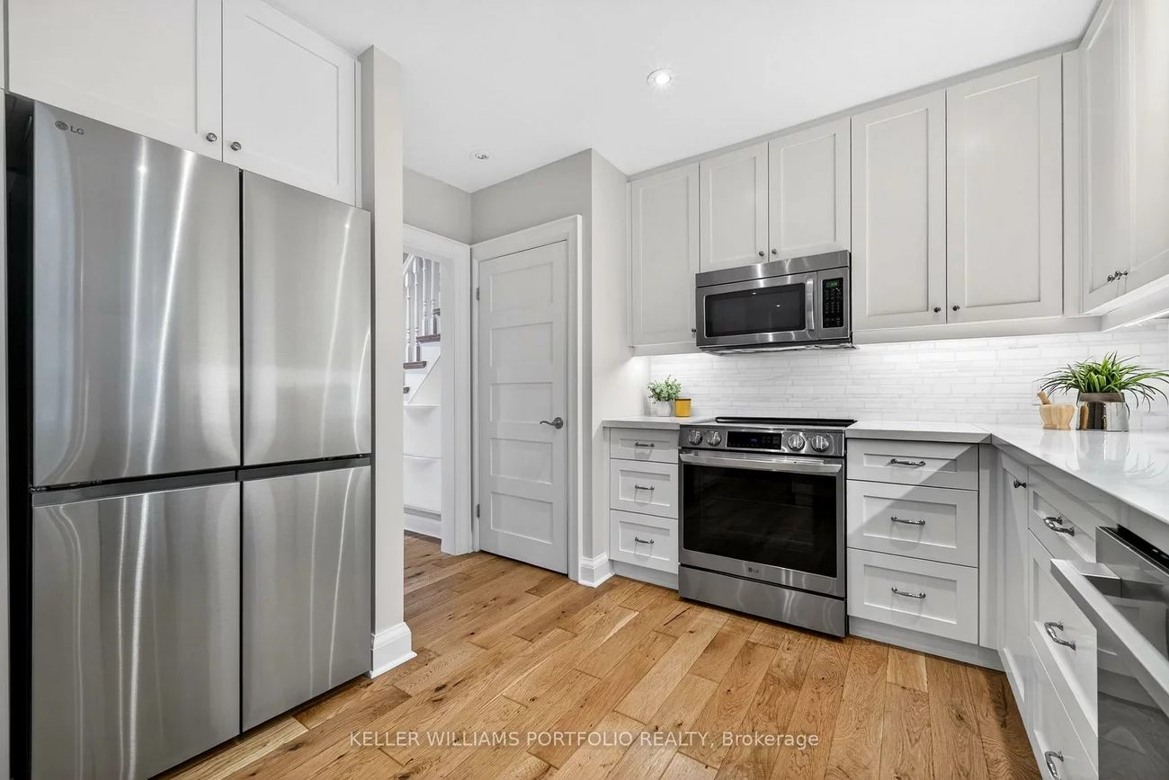 12, Glenaden, Stonegate-Queensway, Toronto