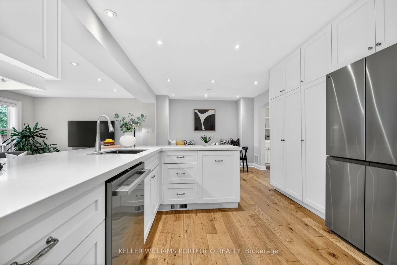 12, Glenaden, Stonegate-Queensway, Toronto
