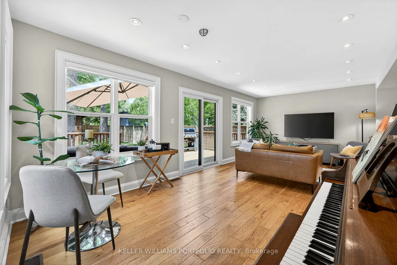 12, Glenaden, Stonegate-Queensway, Toronto