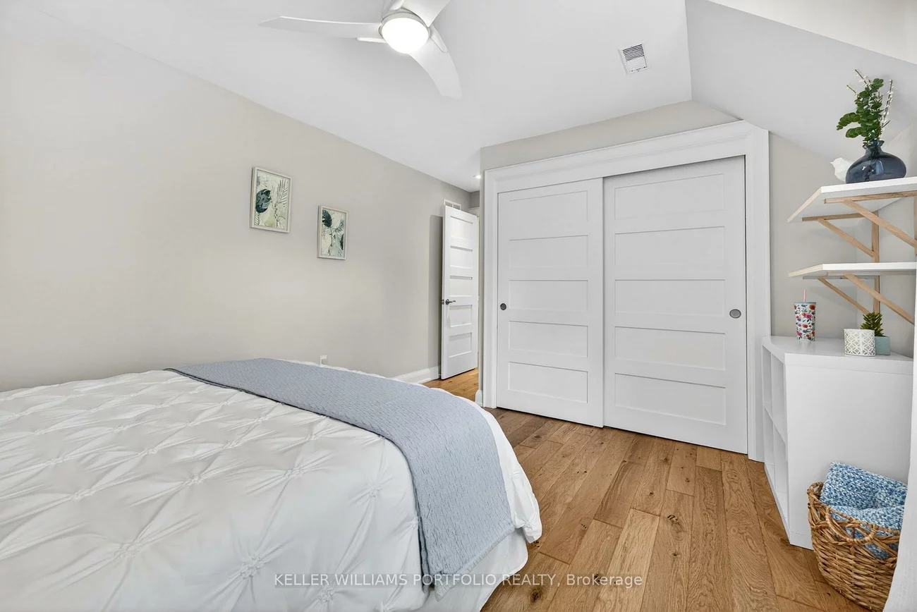 12, Glenaden, Stonegate-Queensway, Toronto