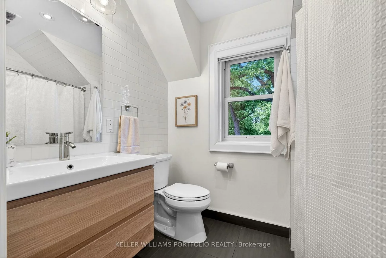 12, Glenaden, Stonegate-Queensway, Toronto