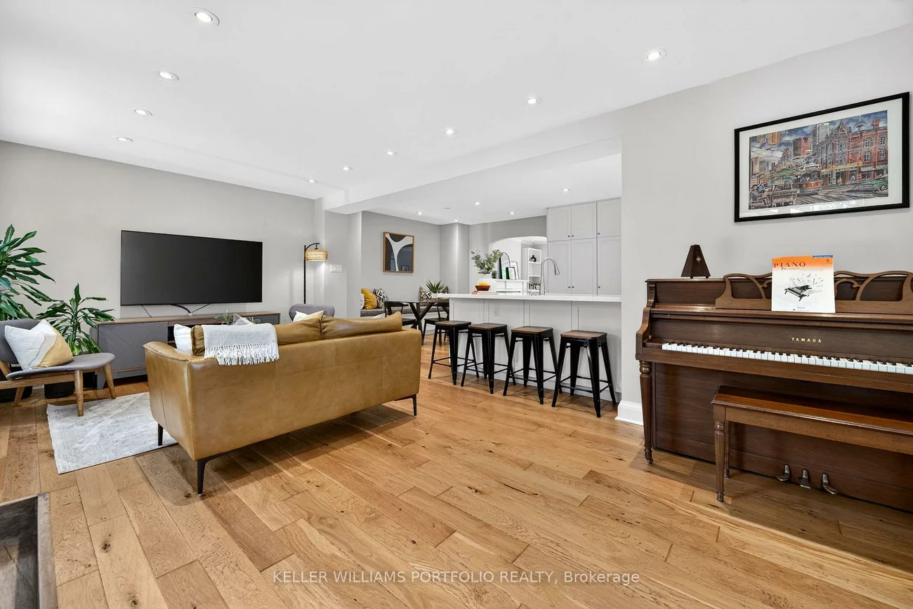 12, Glenaden, Stonegate-Queensway, Toronto