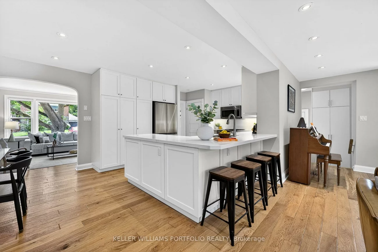 12, Glenaden, Stonegate-Queensway, Toronto
