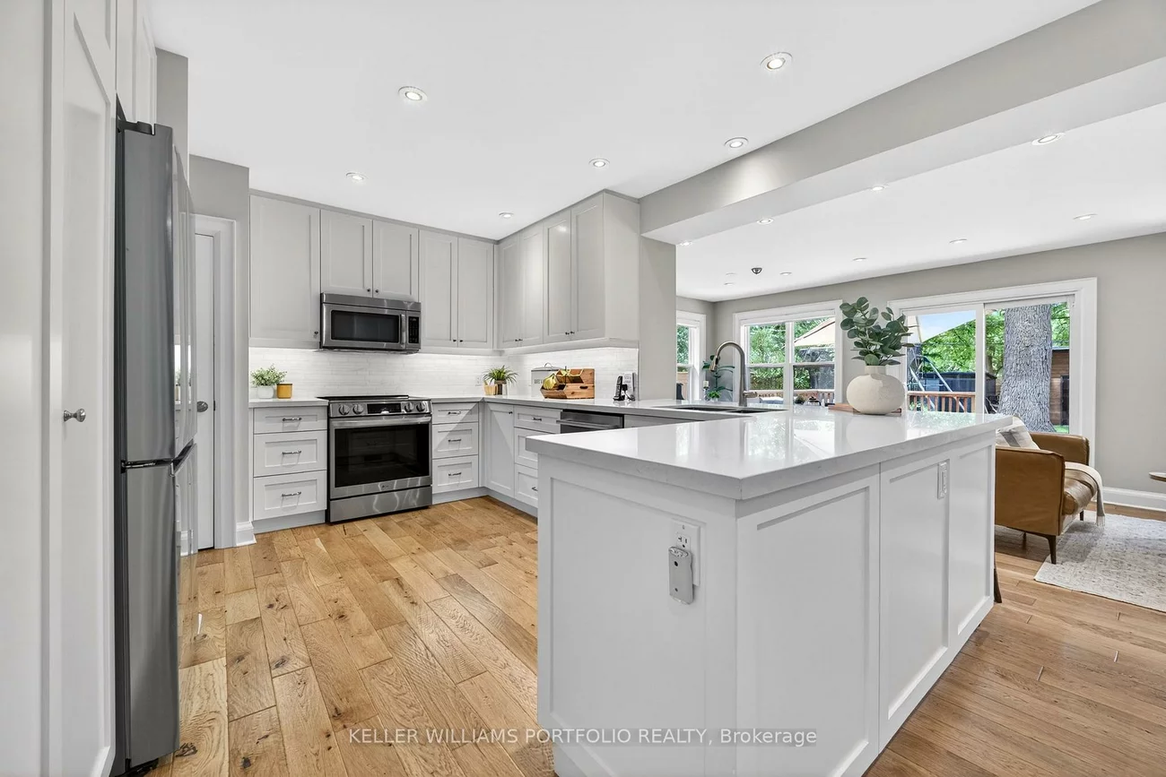 12, Glenaden, Stonegate-Queensway, Toronto