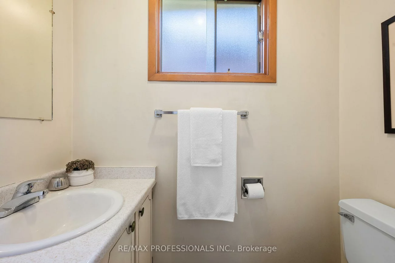 12, Ormskirk, High Park-Swansea, Toronto