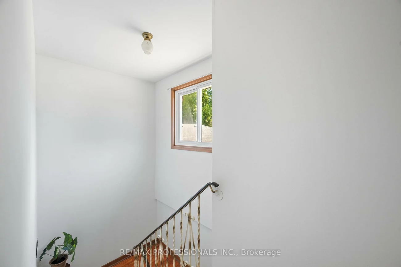 12, Ormskirk, High Park-Swansea, Toronto