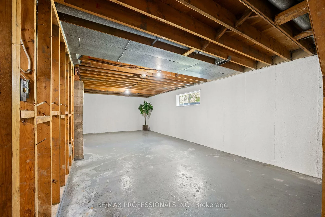 12, Ormskirk, High Park-Swansea, Toronto