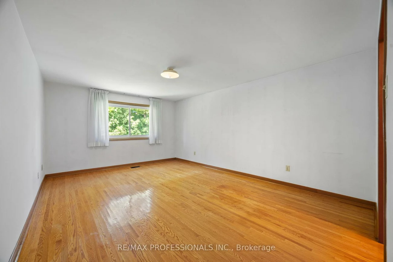 12, Ormskirk, High Park-Swansea, Toronto
