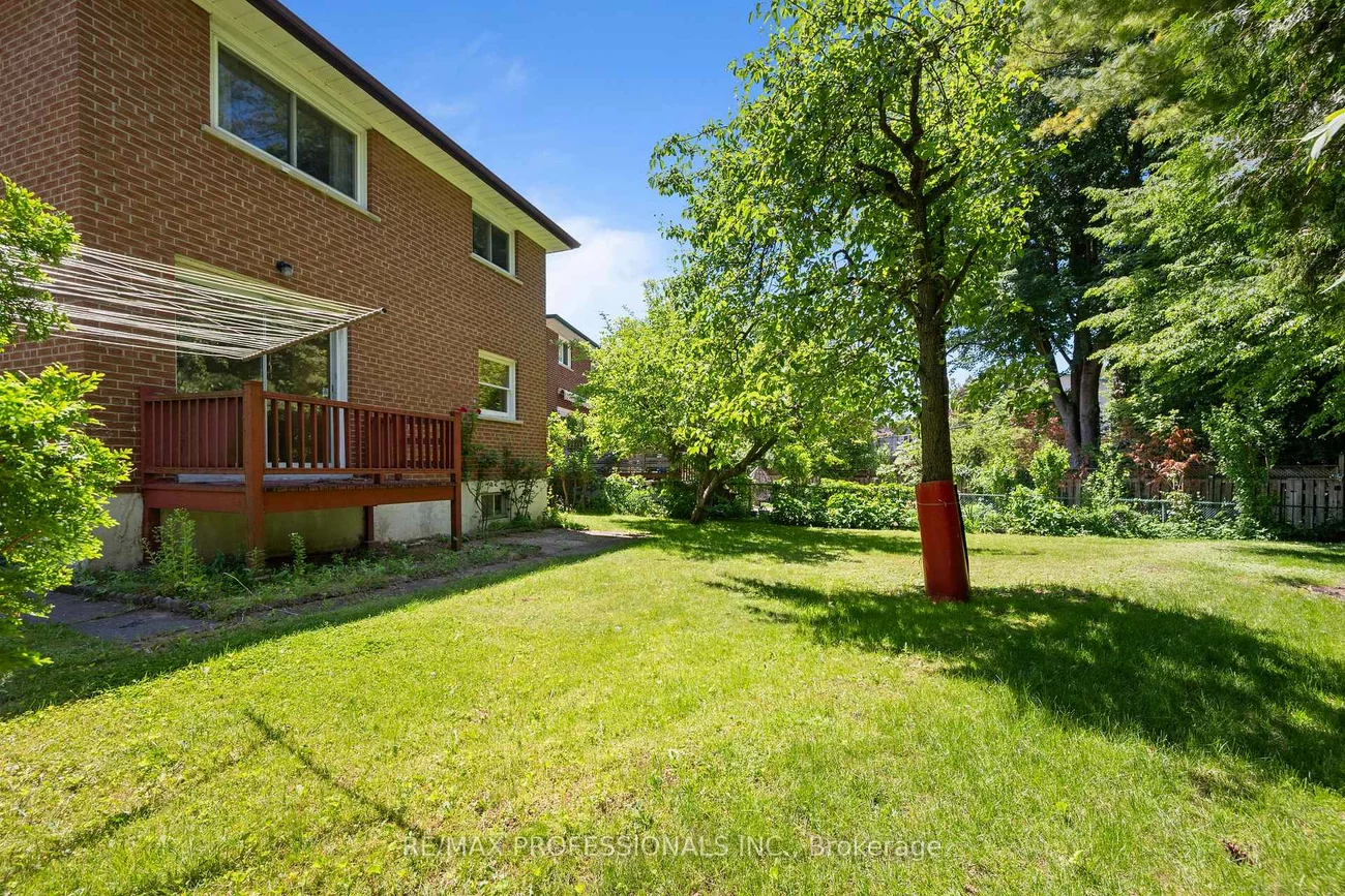 12, Ormskirk, High Park-Swansea, Toronto