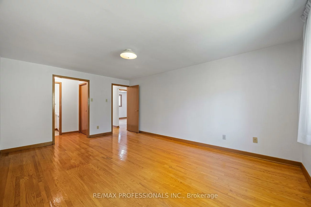 12, Ormskirk, High Park-Swansea, Toronto