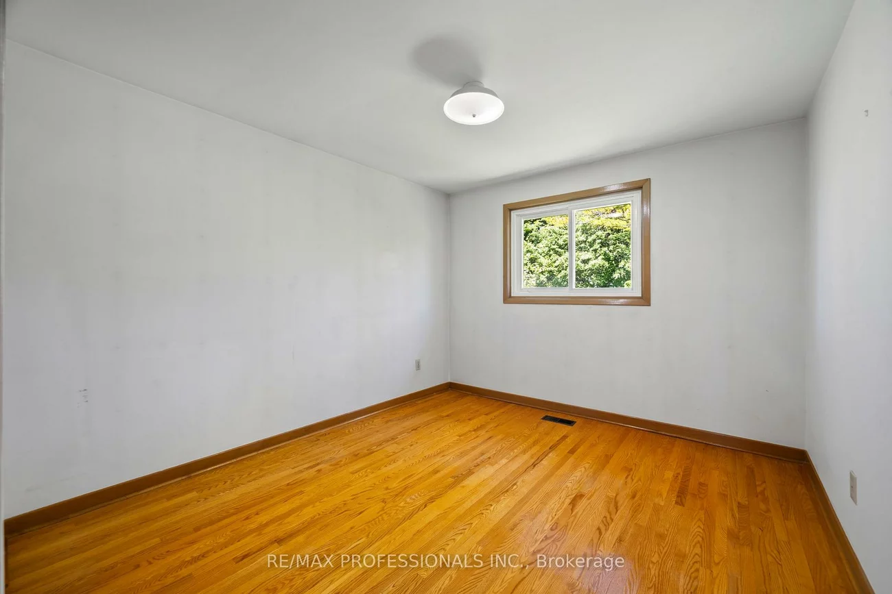 12, Ormskirk, High Park-Swansea, Toronto