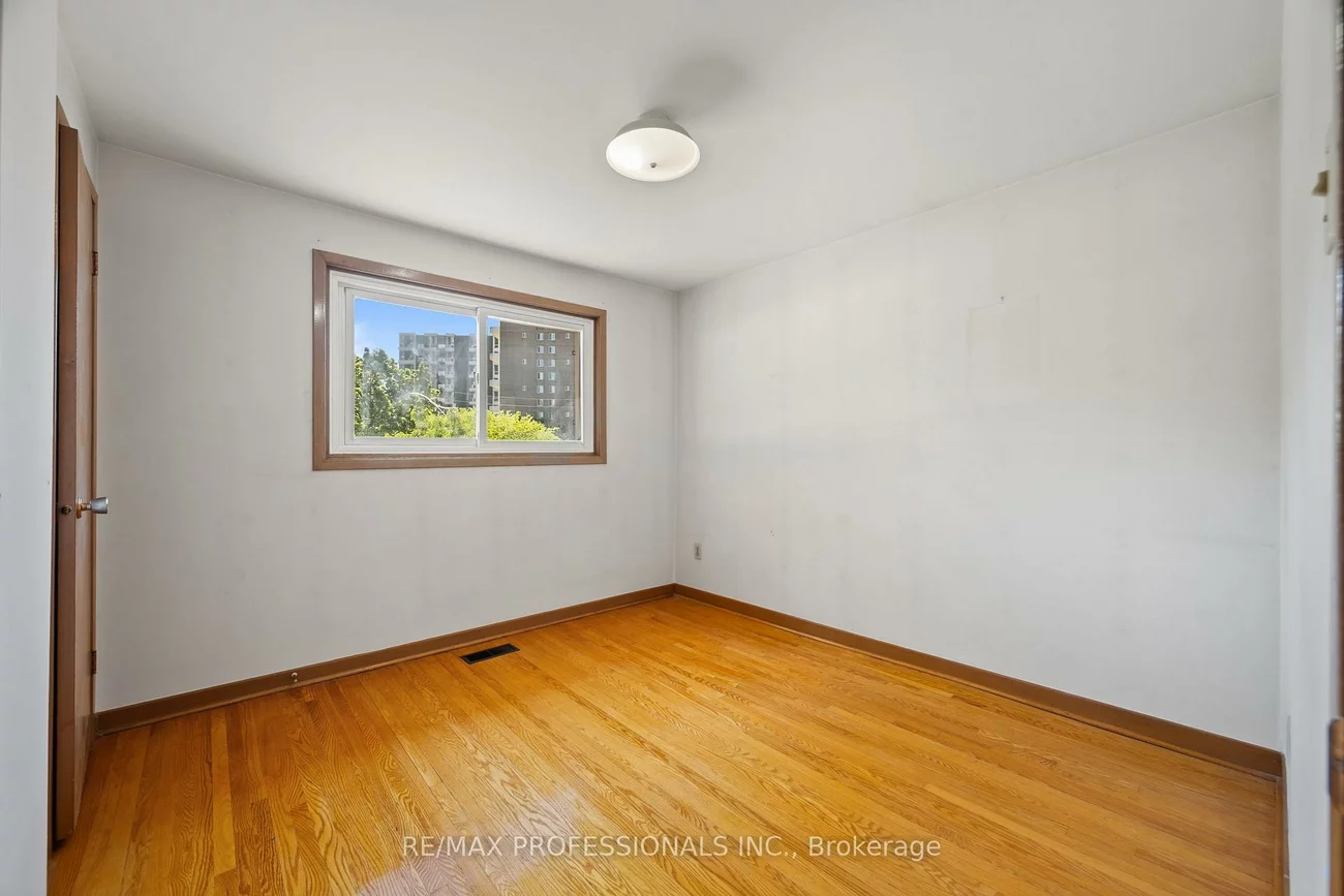 12, Ormskirk, High Park-Swansea, Toronto