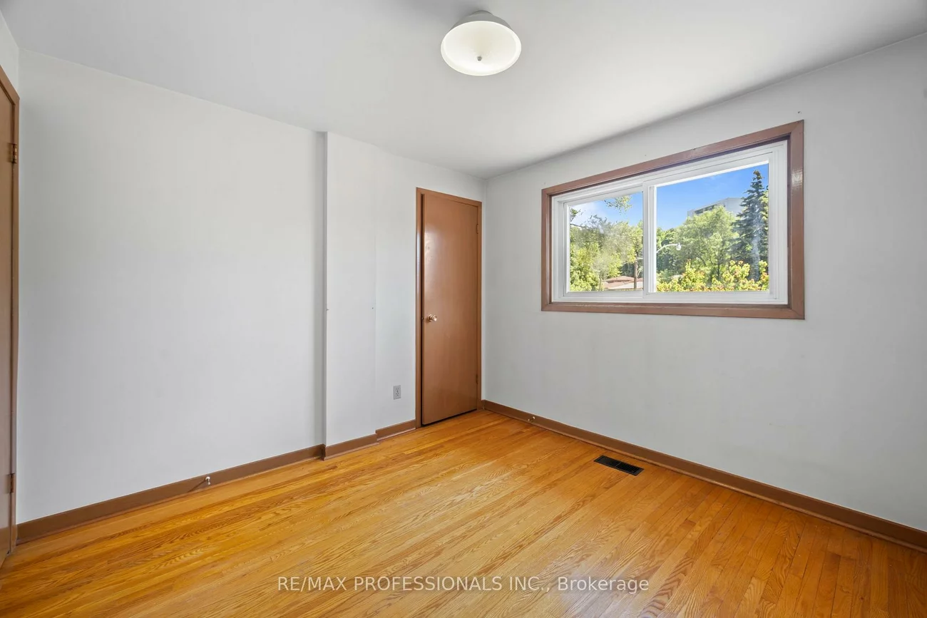 12, Ormskirk, High Park-Swansea, Toronto