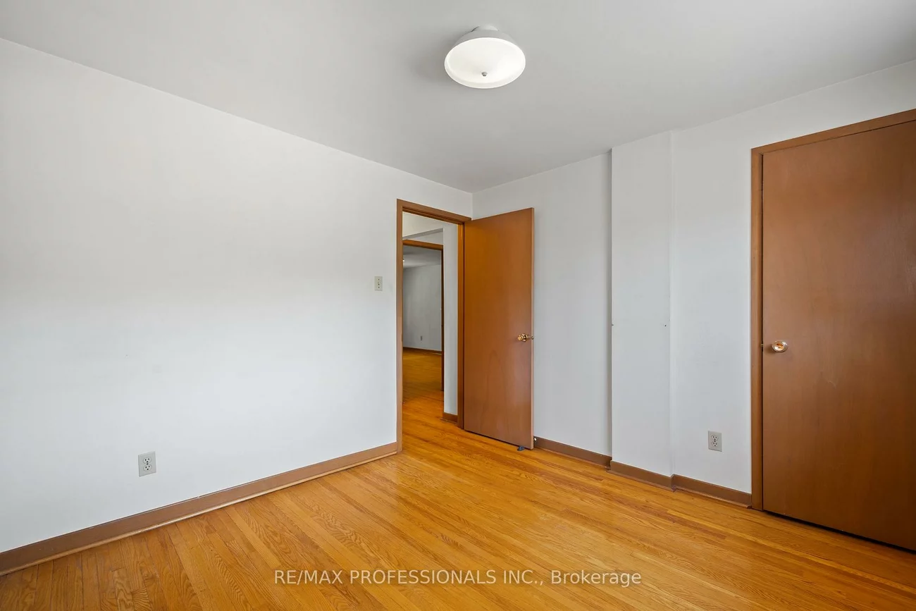 12, Ormskirk, High Park-Swansea, Toronto