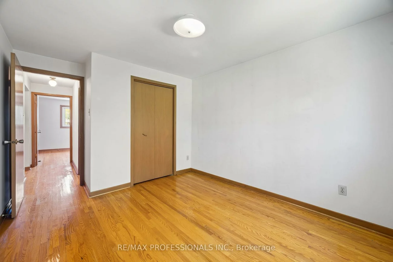 12, Ormskirk, High Park-Swansea, Toronto