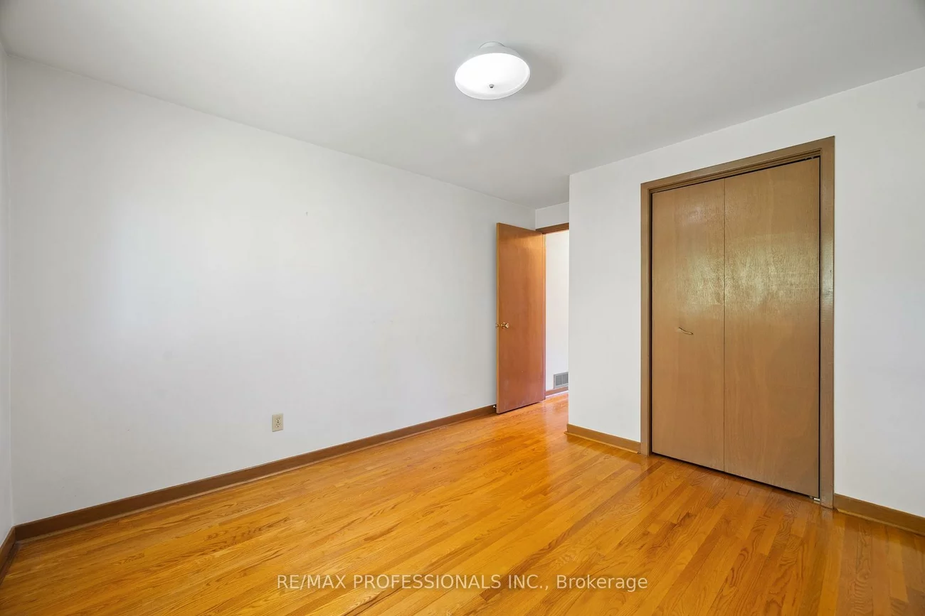 12, Ormskirk, High Park-Swansea, Toronto