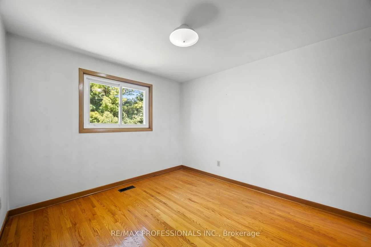 12, Ormskirk, High Park-Swansea, Toronto