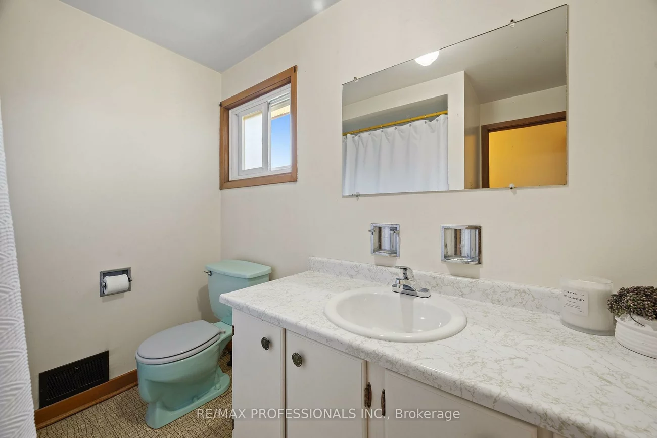 12, Ormskirk, High Park-Swansea, Toronto