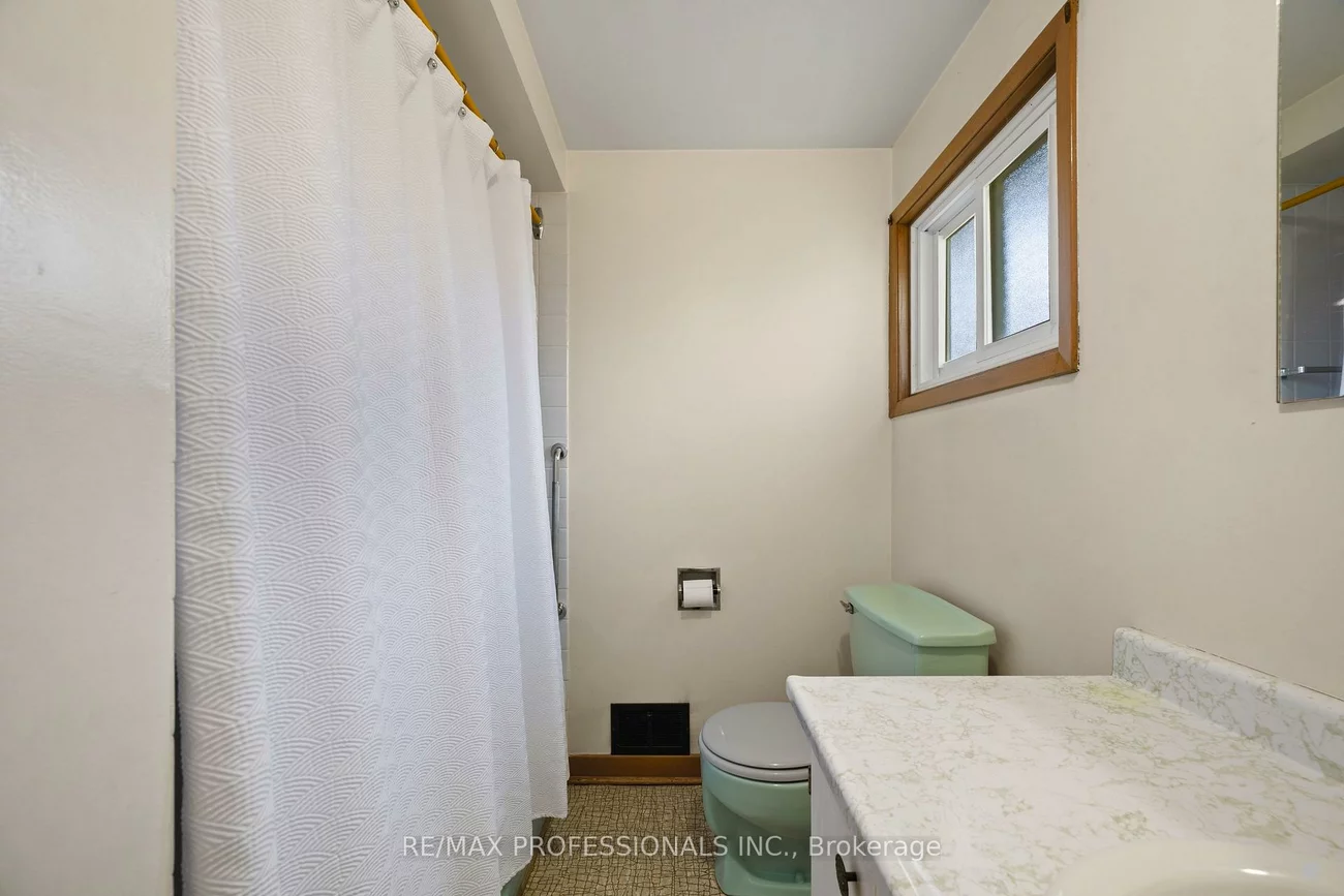 12, Ormskirk, High Park-Swansea, Toronto