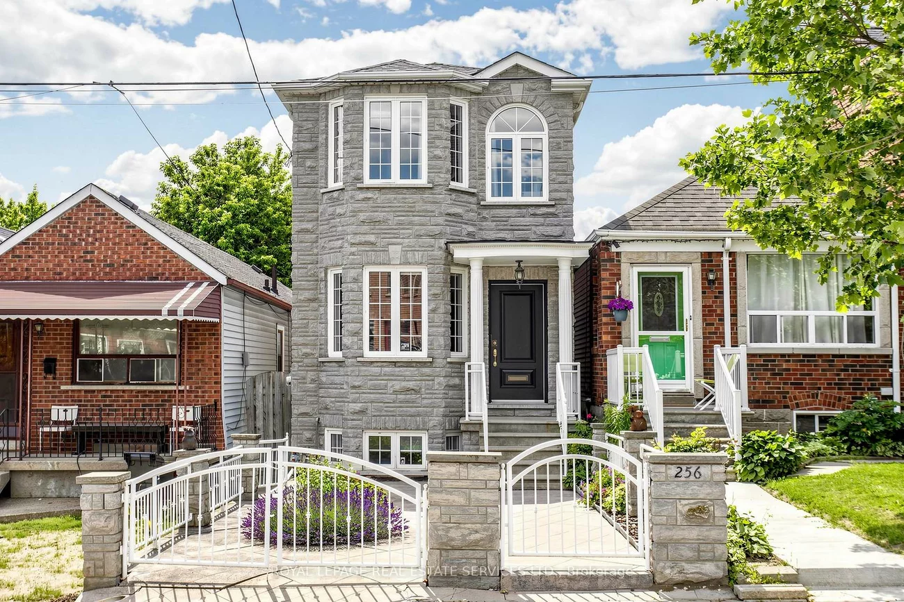 256, Earlscourt, Caledonia-Fairbank, Toronto
