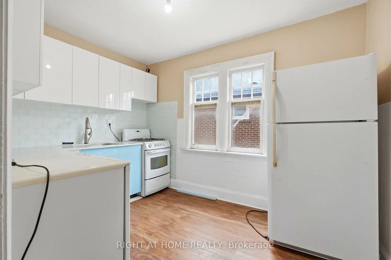 502, Salem, Dovercourt-Wallace Emerson-Junction, Toronto