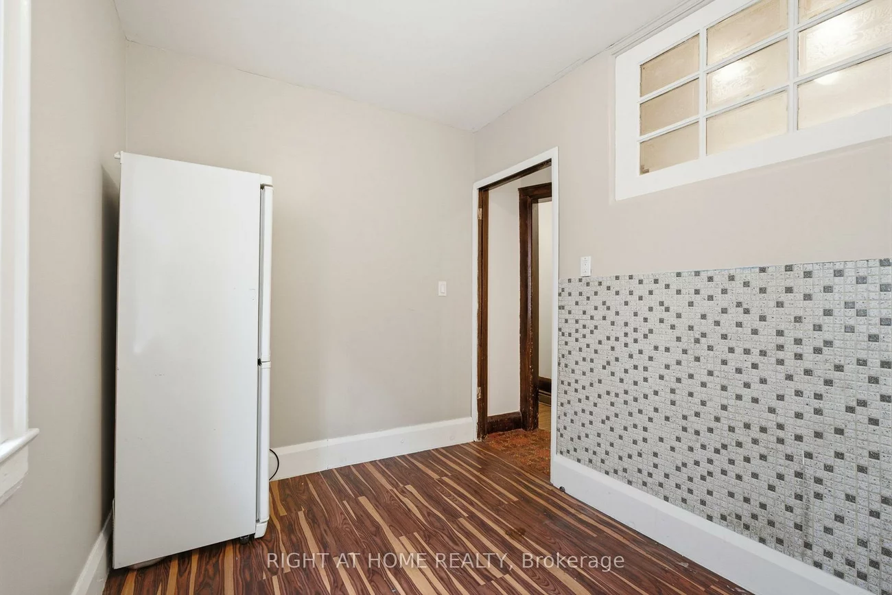 502, Salem, Dovercourt-Wallace Emerson-Junction, Toronto