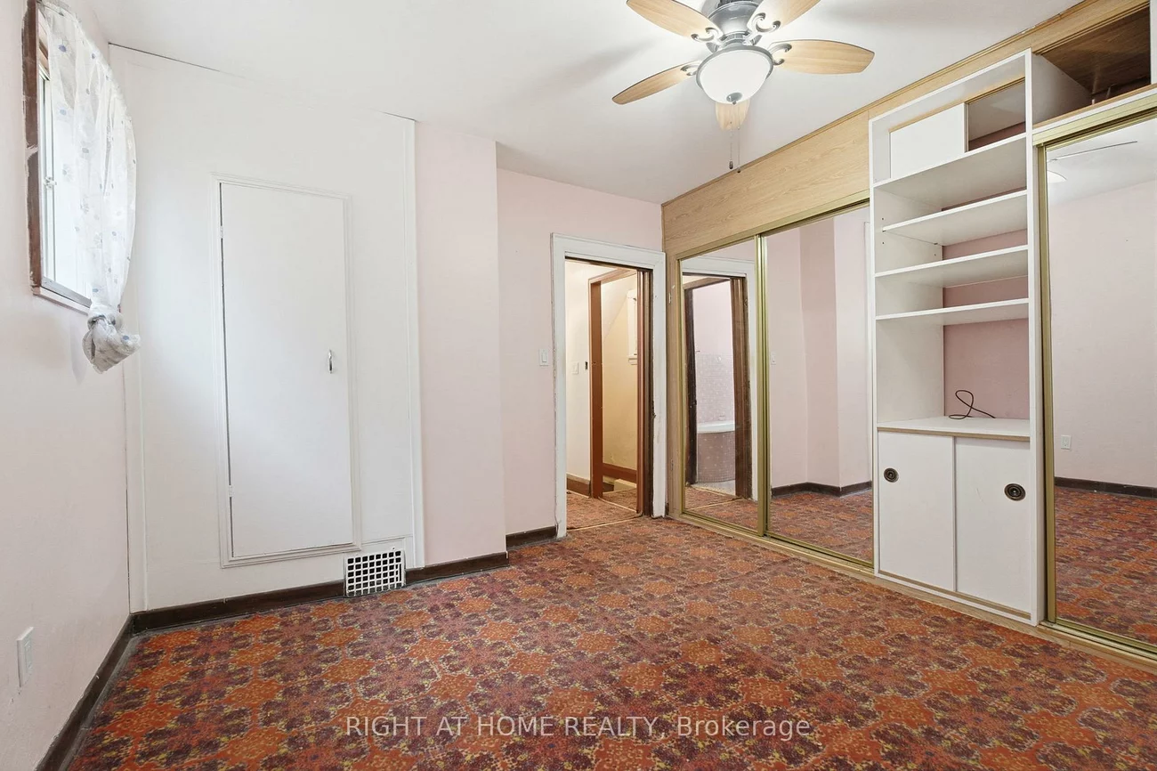 502, Salem, Dovercourt-Wallace Emerson-Junction, Toronto
