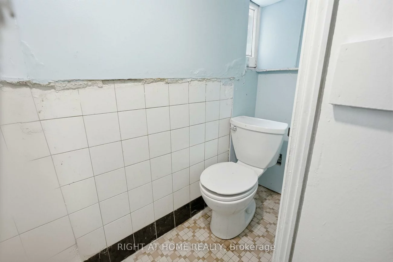 502, Salem, Dovercourt-Wallace Emerson-Junction, Toronto