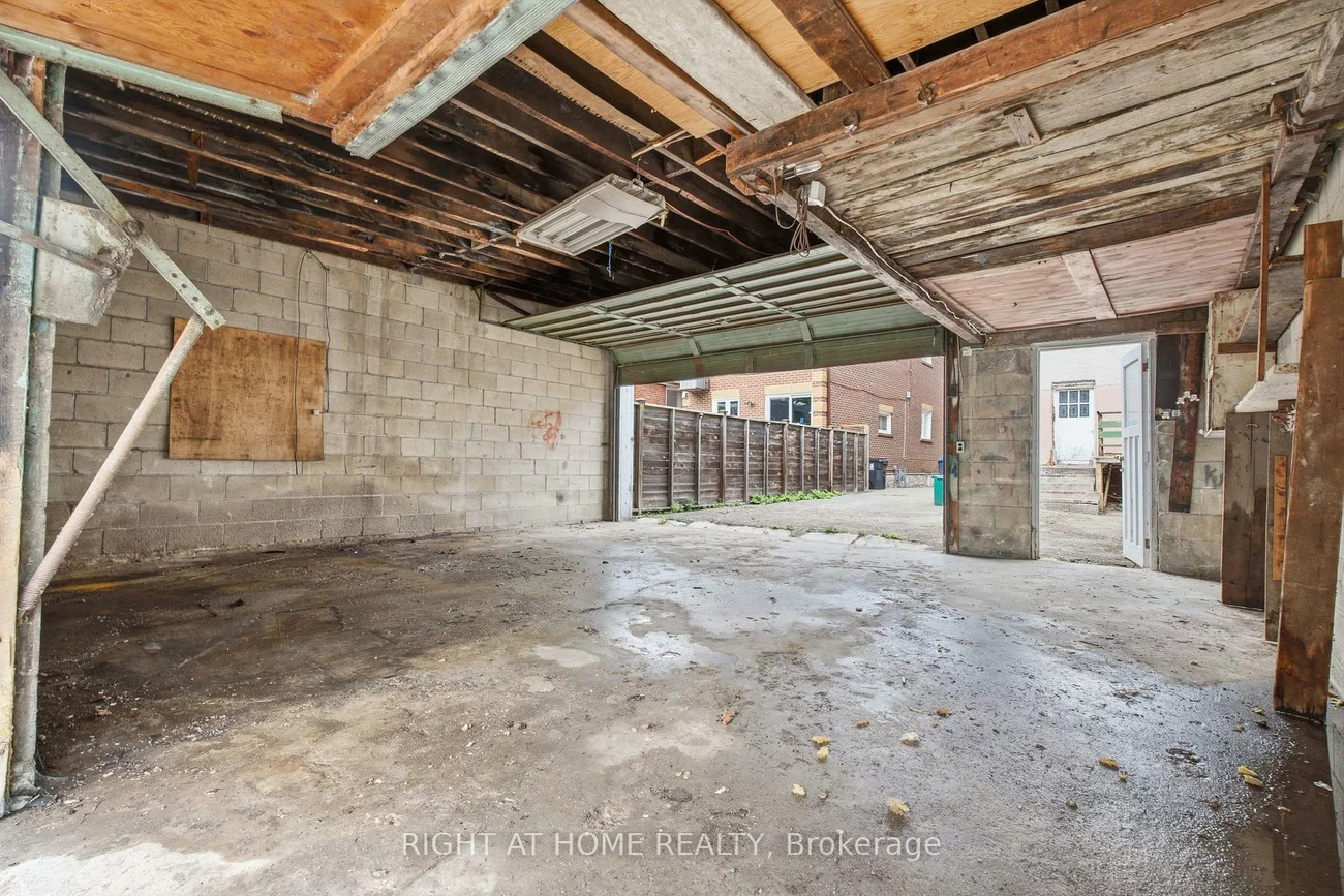 502, Salem, Dovercourt-Wallace Emerson-Junction, Toronto