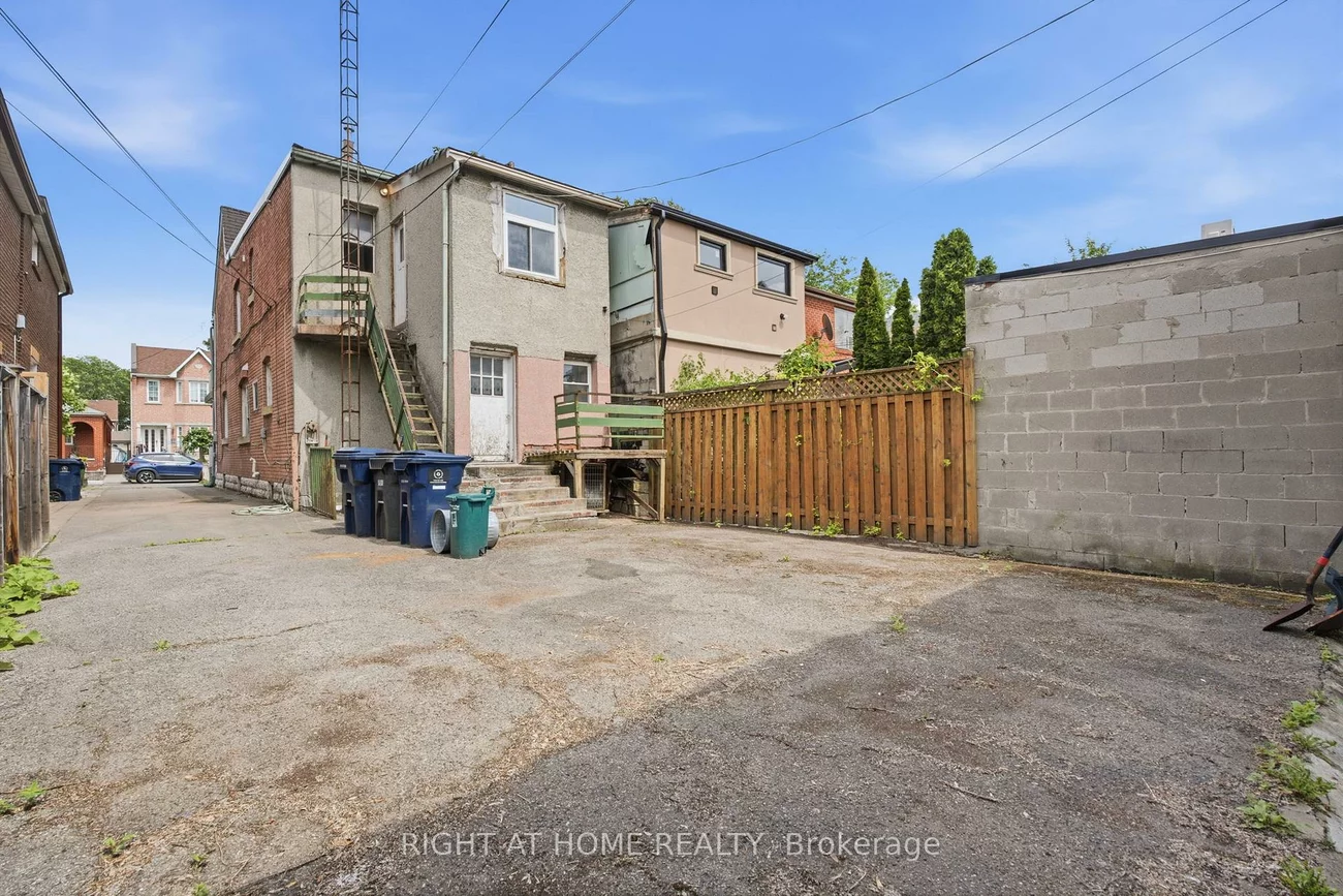 502, Salem, Dovercourt-Wallace Emerson-Junction, Toronto