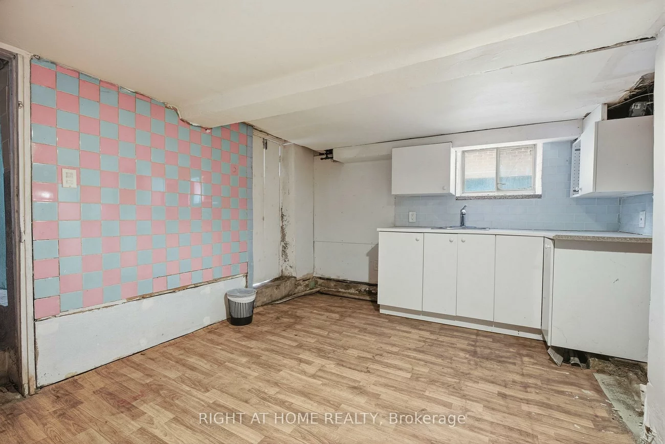 502, Salem, Dovercourt-Wallace Emerson-Junction, Toronto