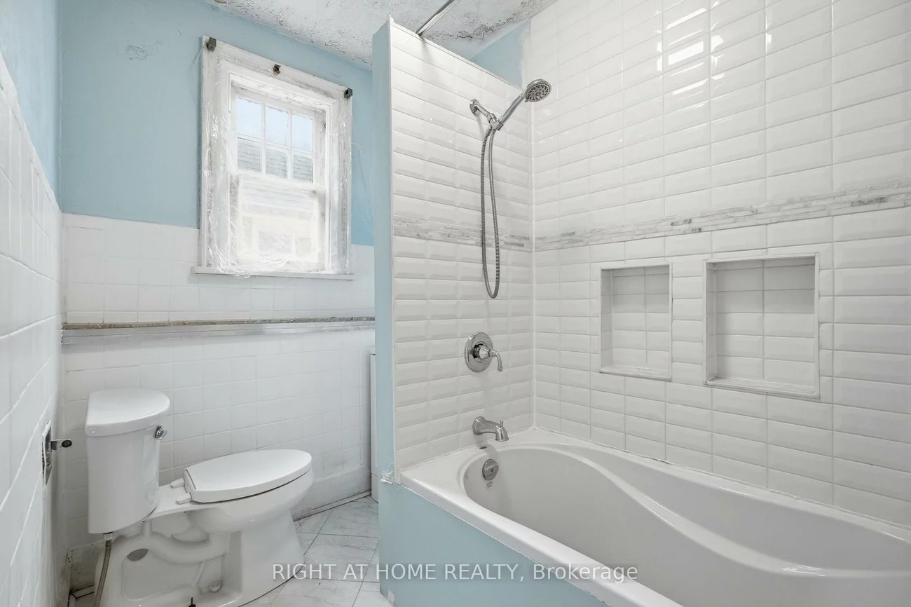 502, Salem, Dovercourt-Wallace Emerson-Junction, Toronto