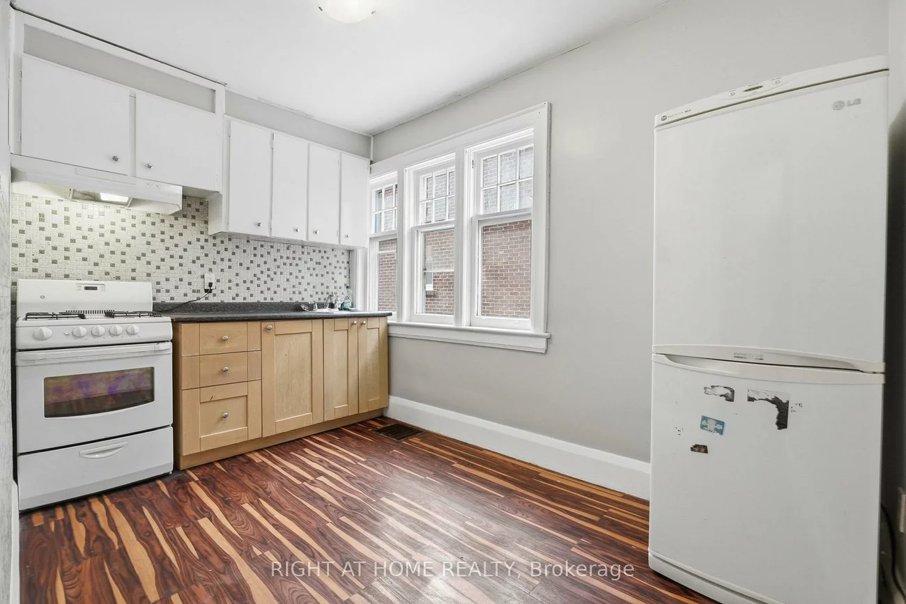 502, Salem, Dovercourt-Wallace Emerson-Junction, Toronto