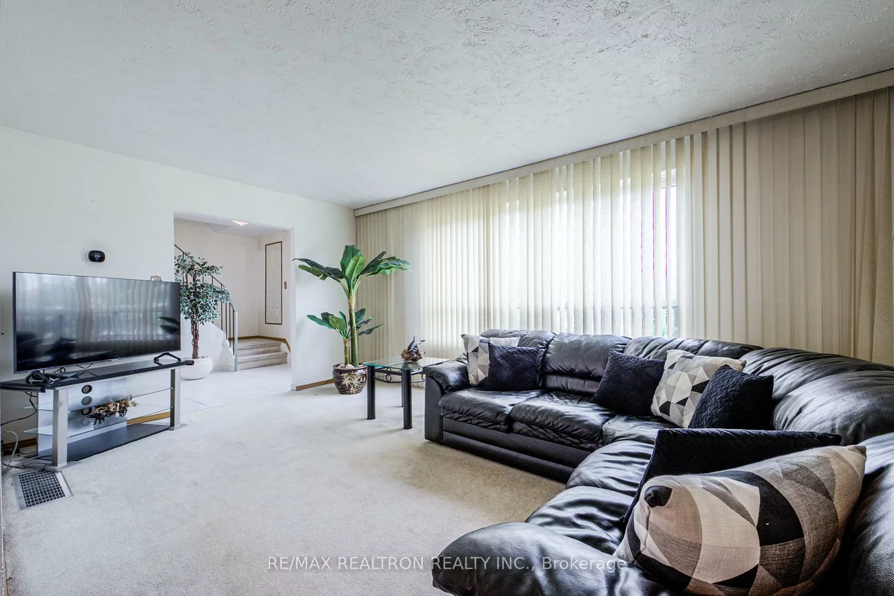 62, Hullmar, Black Creek, Toronto