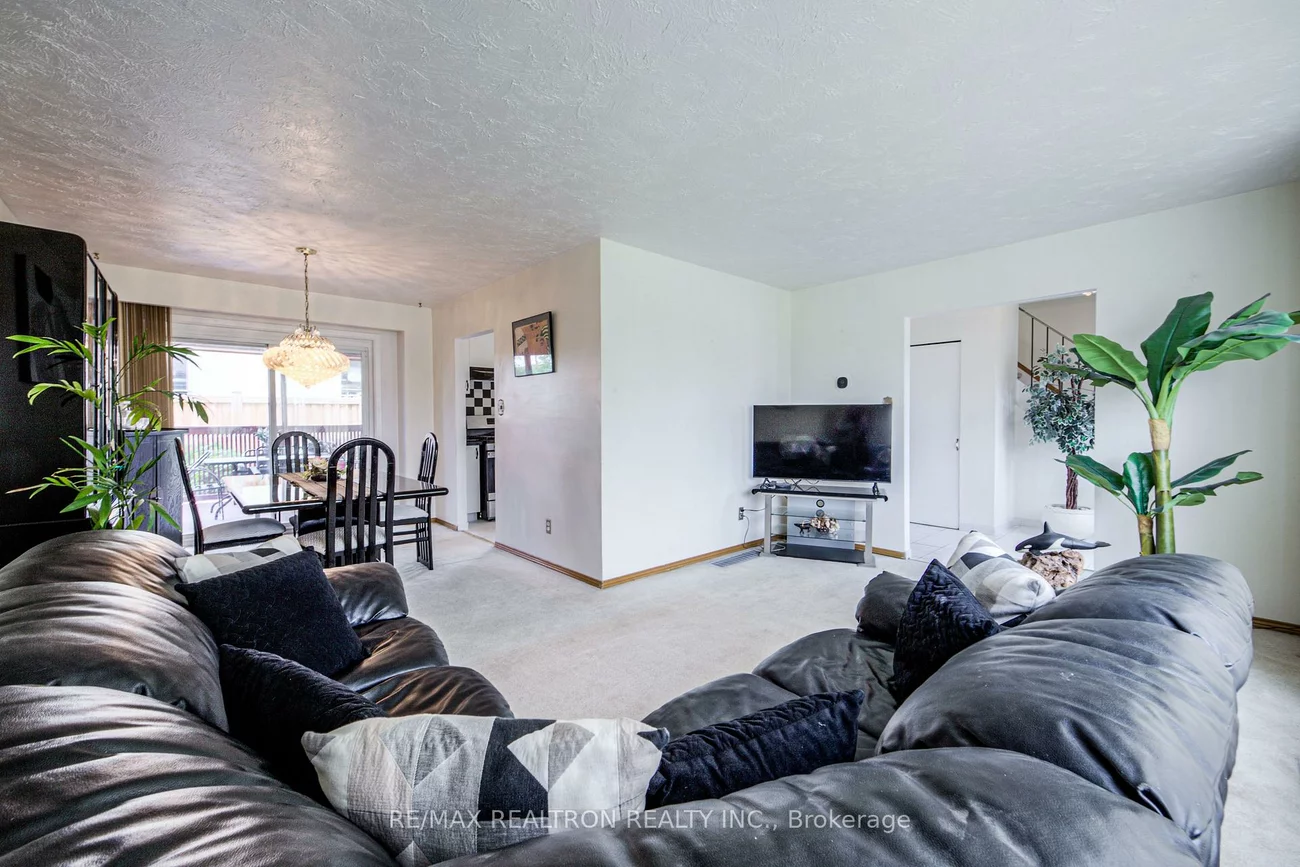 62, Hullmar, Black Creek, Toronto