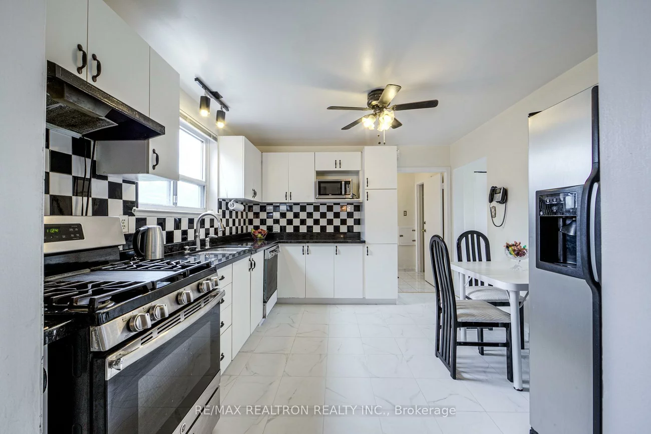 62, Hullmar, Black Creek, Toronto