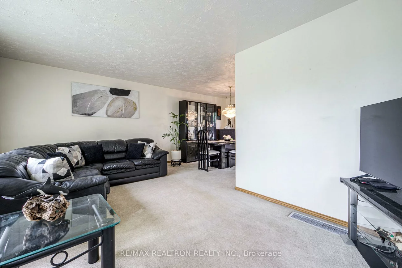 62, Hullmar, Black Creek, Toronto