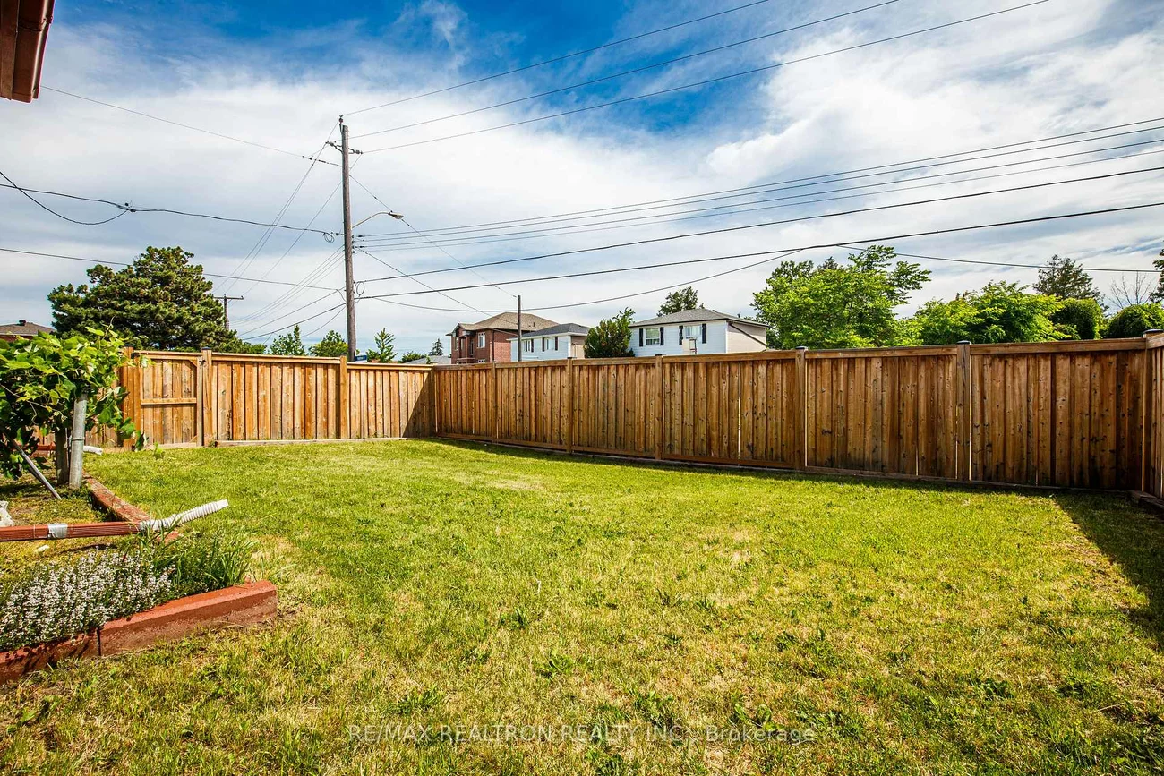 62, Hullmar, Black Creek, Toronto