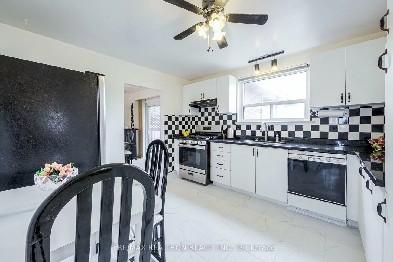 62, Hullmar, Black Creek, Toronto