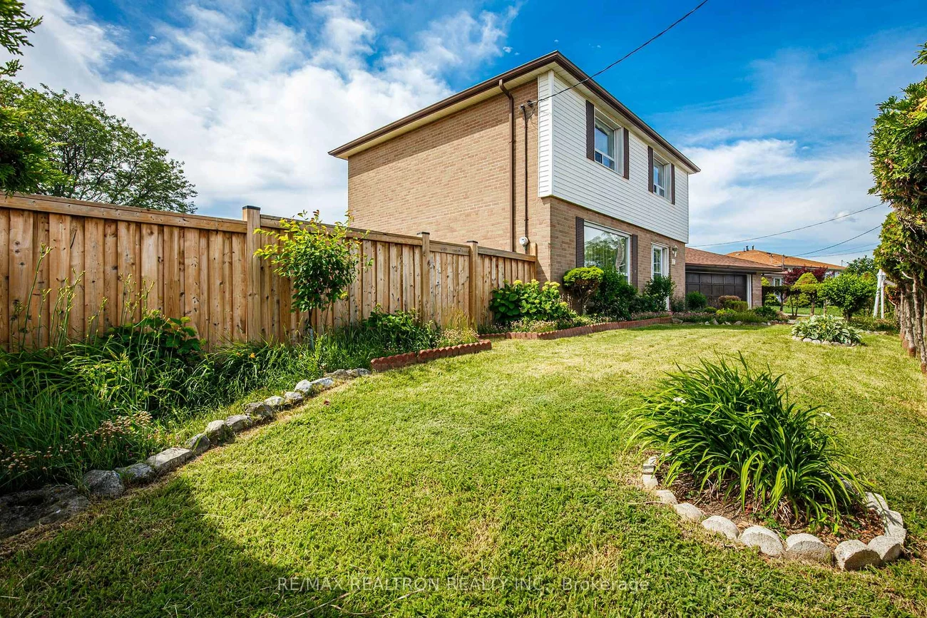 62, Hullmar, Black Creek, Toronto
