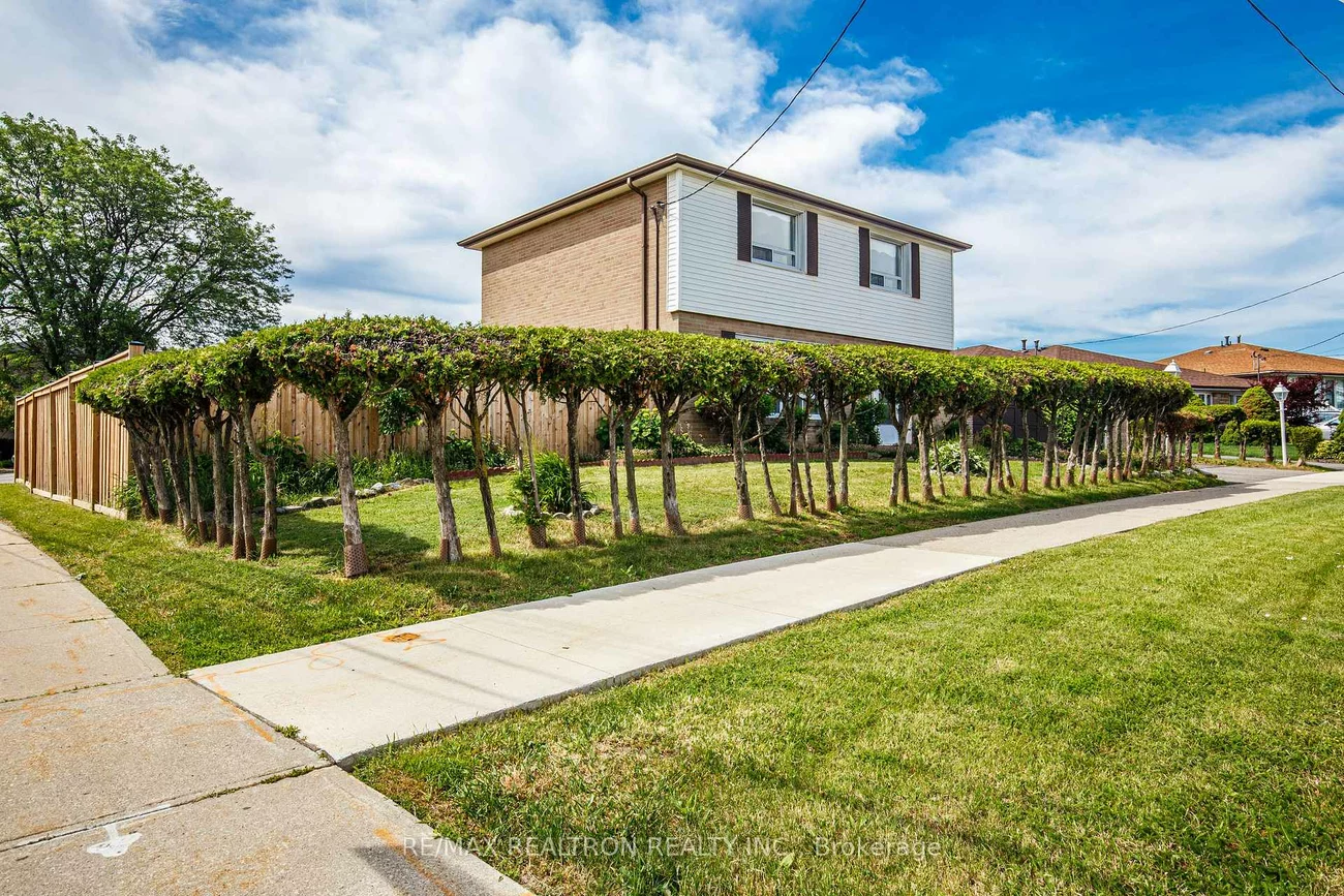 62, Hullmar, Black Creek, Toronto